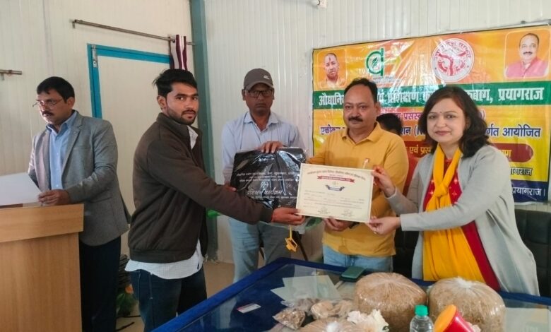 Prayagraj News :मशरूम उत्पादन के तीन दिवसीय प्रशिक्षण कार्यक्रम का खुशरू बाग़ में समापन