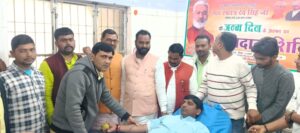 अम्बेडकर नगर न्यूज : प्रदेश अध्यक्ष जल शक्ति मंत्री के जन्मदिन के अवसर पर भाजपा पूर्व जिलाध्यक्ष कपिल देव वर्मा ने सैकड़ों कार्यकर्ताओं के साथ किया रक्तदान