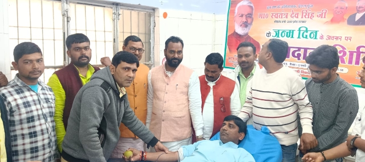 अम्बेडकर नगर न्यूज : प्रदेश अध्यक्ष जल शक्ति मंत्री के जन्मदिन के अवसर पर भाजपा पूर्व जिलाध्यक्ष कपिल देव वर्मा ने सैकड़ों कार्यकर्ताओं के साथ किया रक्तदान