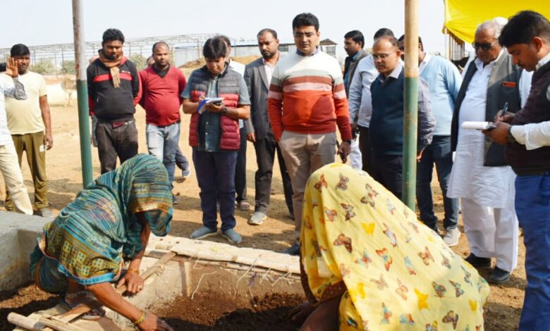 Prayaagraj News :जिलाधिकारी ने स्वामी विवेकानंद खेल उद्यान केन्द्र, ग्राम पंचायत कौड़िहार, विकास खण्ड-मेजा का किया निरीक्षण