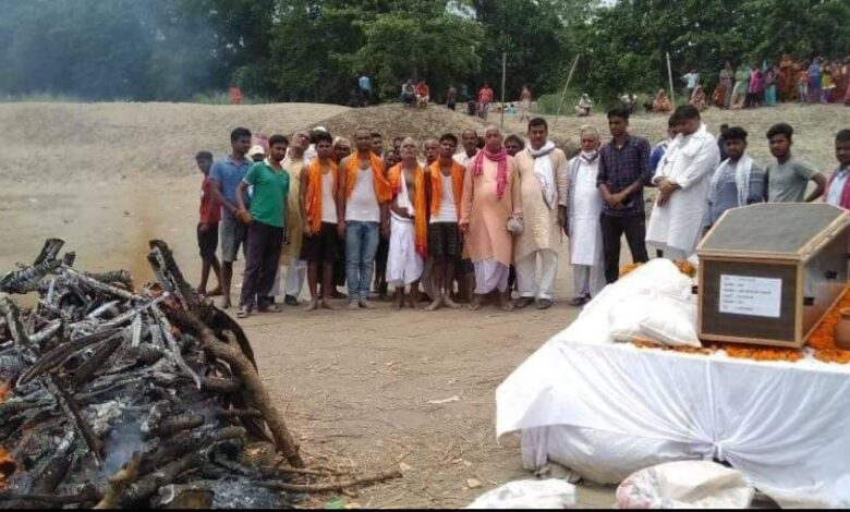 Bihar News--देश के लिए शहीद हूए जय किशोर सिह अब माता पिता के साथ जंदाहा पुलिसिया जुल्म