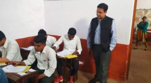 जिलाधिकारी महोदय ने कई परीक्षा केन्द्रों का औचक निरीक्षण कर चल रही बोर्ड परीक्षाओं का लिया जायजा