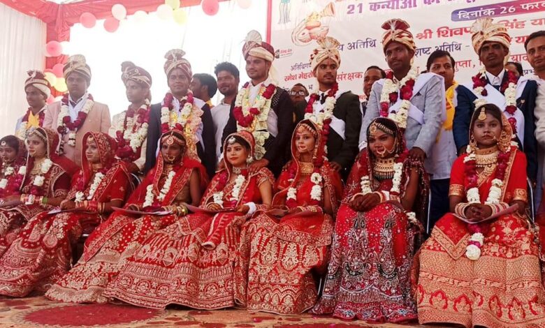 Etawah News: Bharat Vikas Parishad Sanskar branch got 21 poor girls married