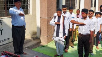 Etawah News: Rashtriya Swayamsevak Sangh worshiped the flag on Hindu New Year