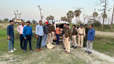 Bihar News--शराब तस्कर कभी तालाब,कभी कब्रिस्तान, बिहार मे शराब तस्करी के ऐसे जुगाड़ देख कर हैरान हो जाएंगे