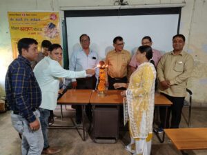 Bihar News--हाजीपुर शहर स्थित सदर अस्पताल के परिसर में वर्ल्ड हियरिंग डे यानी विश्व श्रवण दिवस (3 मार्च) के अवसर पर एन.सी.डी. एवं ई.एन.टी. विभाग के संयुक्त तत्वावधान में श्रवण से संबंधित स्वास्थ्य जागरूकता कार्यक्रम का सफल आयोजन किया गया
