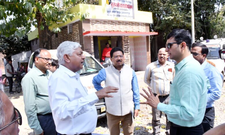 Prayaagraj News :शीर्ष समिति की द्वितीय बैठक में मंडलायुक्त ने मोतीलाल नेहरू मेडिकल कॉलेज, स्वरूप रानी नेहरू चिकित्सालय तथा मनोहर दास नेत्र चिकित्सालय का स्थलीय निरीक्षण किया