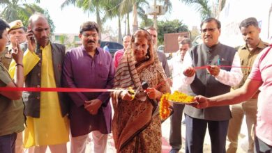 Prayagraj News :मा0 सांसद फूलपुर ने सरकार की जनकल्याणकारी योजनाओं से सम्बंधित लगायी गयी प्रदर्शनी का फीता काटकर किया शुभारम्भ