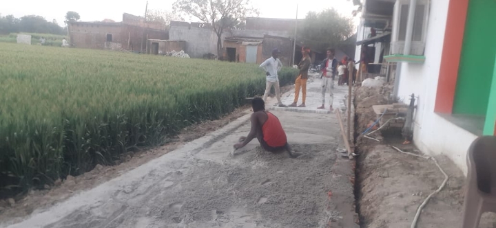 अम्बेडकर नगर न्यूज : अभी हाल ही में पैमाइश करवाने पर करीब 4 बिस्वा से ज्यादा जोते हुए हैं चकरोड एवं आबादी की जमीन