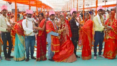 Prayaagraj News :मुख्यमंत्री सामूहिक विवाह योजना के अन्तर्गत 300 व्यस्क जोड़ों का सामूहिक विवाह कार्यक्रम हुआ सम्पन्न