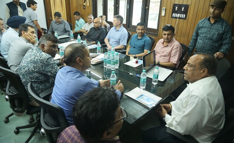 Prayagraj News :प्रयागराज में आयोजित होने वाले महाकुम्भ एवं कुम्भ मेले के सफल आयोजन हेतु की जाने वाली तैयारियों, व्यवस्थाओं एवं भीड़ नियंत्रण के बारे में ली जानकारी