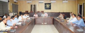 Prayaagraj News : जिलाधिकारी की अध्यक्षता में विकास प्राथमिकता वाले परियोजनाओं एवं अन्य विकास कार्यों की समीक्षा बैठक सम्पन्न