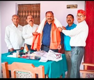 अम्बेडकर नगर न्यूज : परीक्षा केंद्र निगरानी में अव्वल कप्तान सिंह हुए सम्मानित