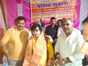 प्रतापगढ़ न्यूज :   बाल विकास पुष्टाहार मंत्री प्रतिभा शुक्ला पहुंची मान्धाता बाजार, मान्धाता डिहवा में स्थापित पुष्टाहार प्लांट का ली जायजा