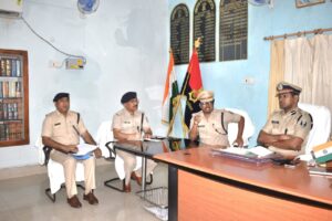 Bihar News पुलिस कार्यालय में बैठक के दरम्यान डीआईजी जयंतकांत ने आगामी पर्व को लेकर दिया निर्देश