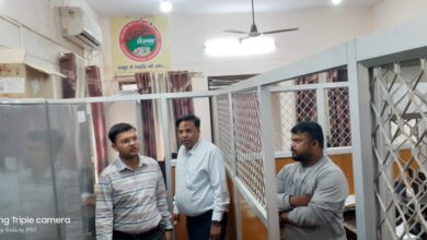 Prayaagraj News :मुख्य विकास अधिकारी द्वारा विकास भवन के परिसर एवं विभिन्न कार्यालयों का आकस्मिक निरीक्षण किया गया