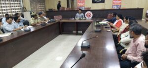 Prayaagraj News : जिलाधिकारी की अध्यक्षता में में सूखा, पेयजल, हीटवेव, अग्निकाण्ड से बचाव के सम्बंध में बैठक सम्पन्न