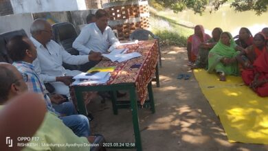 अम्बेडकर नगर न्यूज : ग्राम चौपाल में ग्रामीणों की समस्या सुने खंड विकास अधिकारी