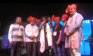 Agra News : कोठी मीना बाजार में आयोजित झूलेलाल मेले में सिंधी गीतों के रॉक स्टार जतिन उदासी की प्रस्तुति ने मचाई धूम