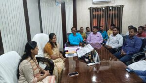 Bihar News हमारे बोर्ड व कार्यालय परिवार को आप आईएएस आयुक्त से मिली सदा प्रेक्टिकल रहने की सीख:गरिमा