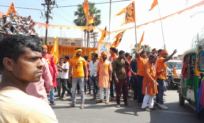 Bihar News--रामनवमी पर बिदुपुर स्टेशन के घोड़ा चौक से बैड बाजे संग शोभायात्रा निकाली गई