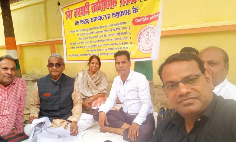 Etawah News: Answerbook evaluation work boycott struggle continues for the third day