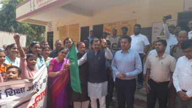 Agra News : मुख्यमंत्री की महत्वकांक्षी योजना स्कूल चलो अभियान का प्रदेश भर में किया गया शुभारम्भ