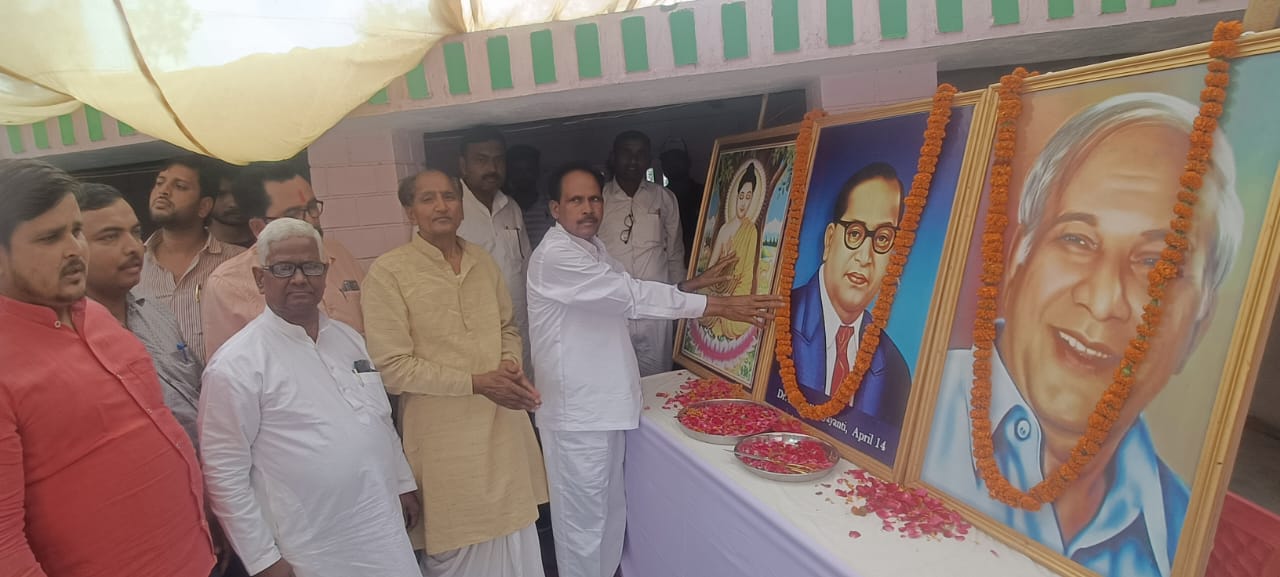 Ambedkar Nagar News बिधान सभा-आलापुर के चहुंमुखी विकास के लिए सतत गतिशील सपा विधायक त्रिभुवन दत्त।