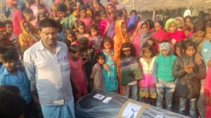 Bihar News पूर्व उपमुख्यमंत्री रेणु देवी के प्रयास से सेनुअरिया लाया गया अफ्रीकी देश कैमरून में ब्वायलर फटने से हताहत मजदूर का पार्थिव शरीर।