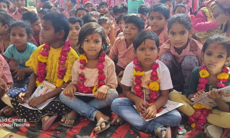 Etawah News: कम्पोजिट विद्यालय विचारपुर में आयोजित हुआ विद्यारंभ एवम पुरुस्कार वितरण कार्यक्रम