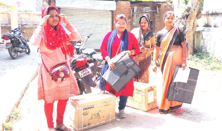 Etawah News: विश्वकर्मा योजना के तहत 400 कामकाजी महिलाओं को सिलाई मशीन मिली