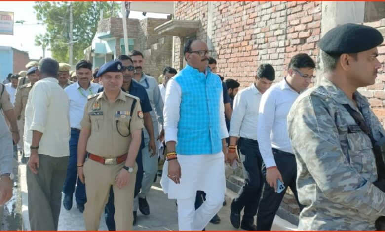प्रतापगढ न्यूज :  उपमुख्यमंत्री बृजेश पाठक का दौरा प्रतापगढ़ आगमन पर स्वास्थ्य ब्यवस्था में ब्याप्त खाफियों के सम्बंध में समाजवादी पार्टी के जिला उपाध्यक्ष आशुतोष पांडेय ने दिया ज्ञापन