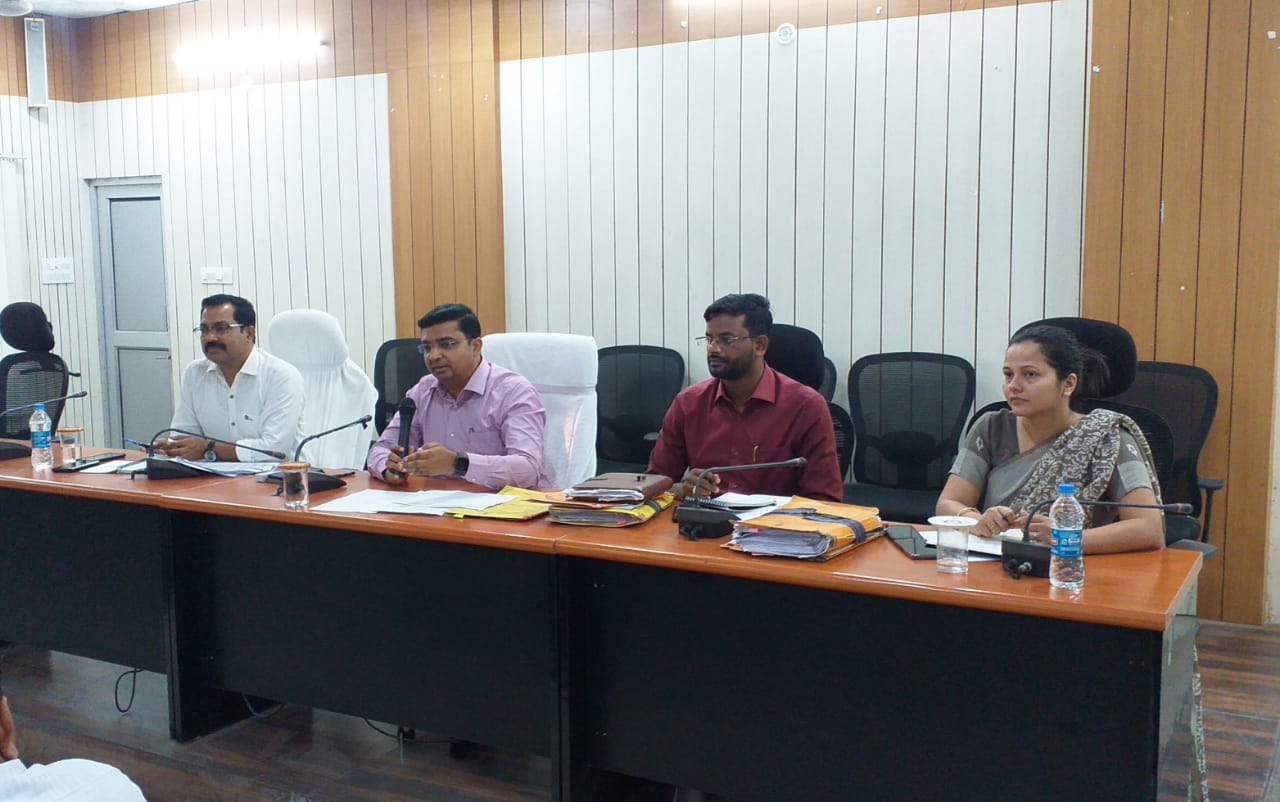 Bihar News चार्ज पदाधिकारी व्यक्तिगत रुचि/जिम्मेवारी लेकर सफलतापूर्वक सम्पन्न कराएं गणना कार्य : जिलाधिकारी