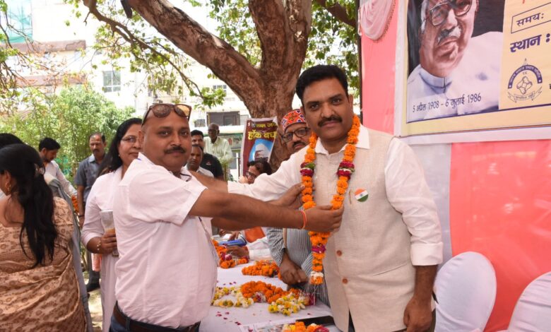 Agra News : पूर्व उप प्रधानमंत्री स्वर्गीय बाबू जगजीवन राम जी की 116 वी जन्म जयंती पर बाबू जगजीवन चौक पर हुआ भव्य आयोजन