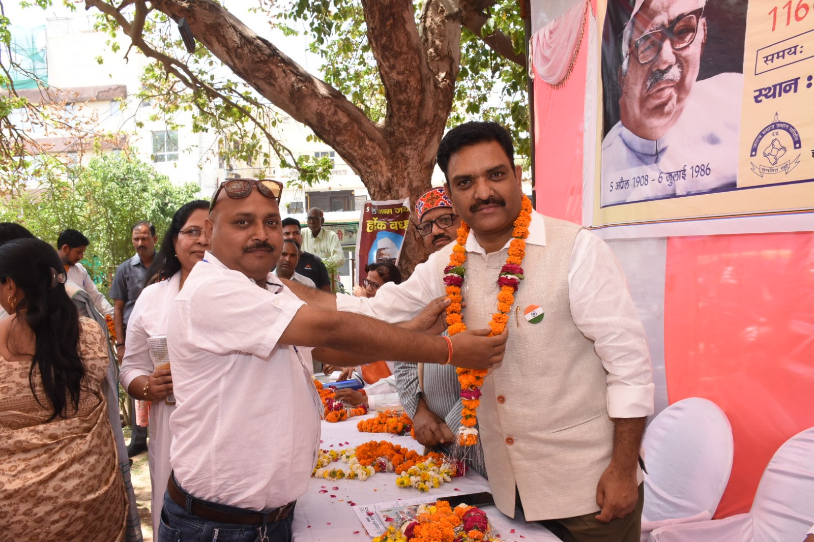 Agra News : पूर्व उप प्रधानमंत्री स्वर्गीय बाबू जगजीवन राम जी की 116 वी जन्म जयंती पर बाबू जगजीवन चौक पर हुआ भव्य आयोजन