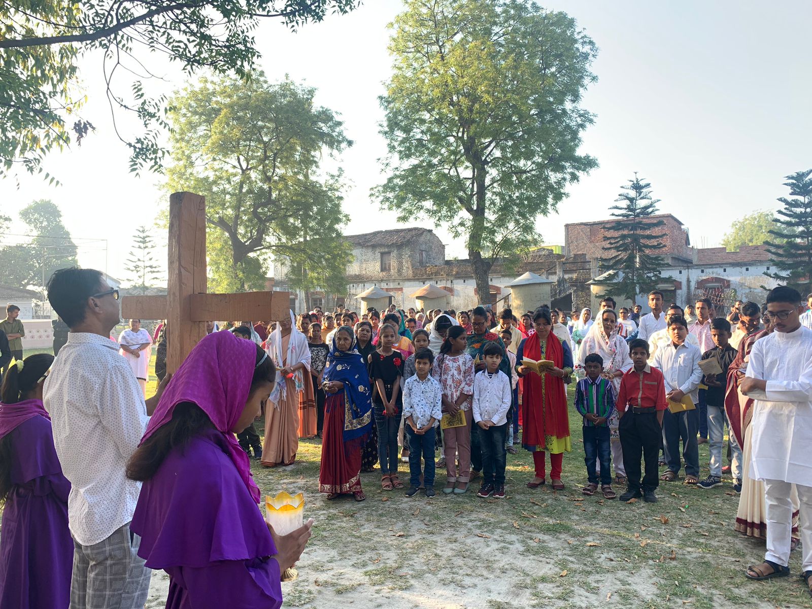 Bihar News चुहड़ी पल्ली में ईसाई श्रद्धालुओं ने अपने कंधे पर ढोये क्रूस