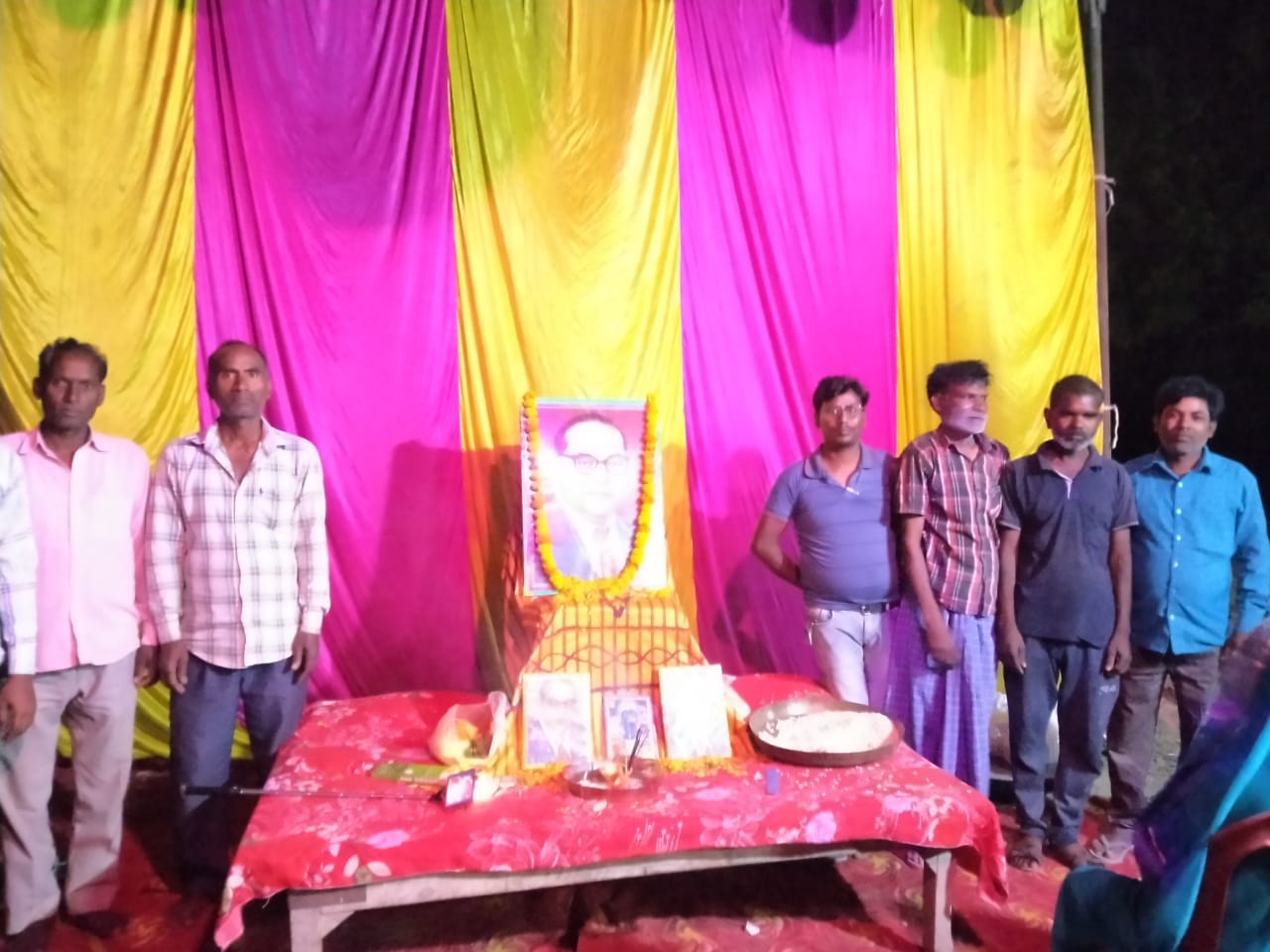 अम्बेडकर नगर न्यूज संविधान निर्माता की जयंती मुबारकपुर पिकार गांव मे मनाई गई धूम धाम से।