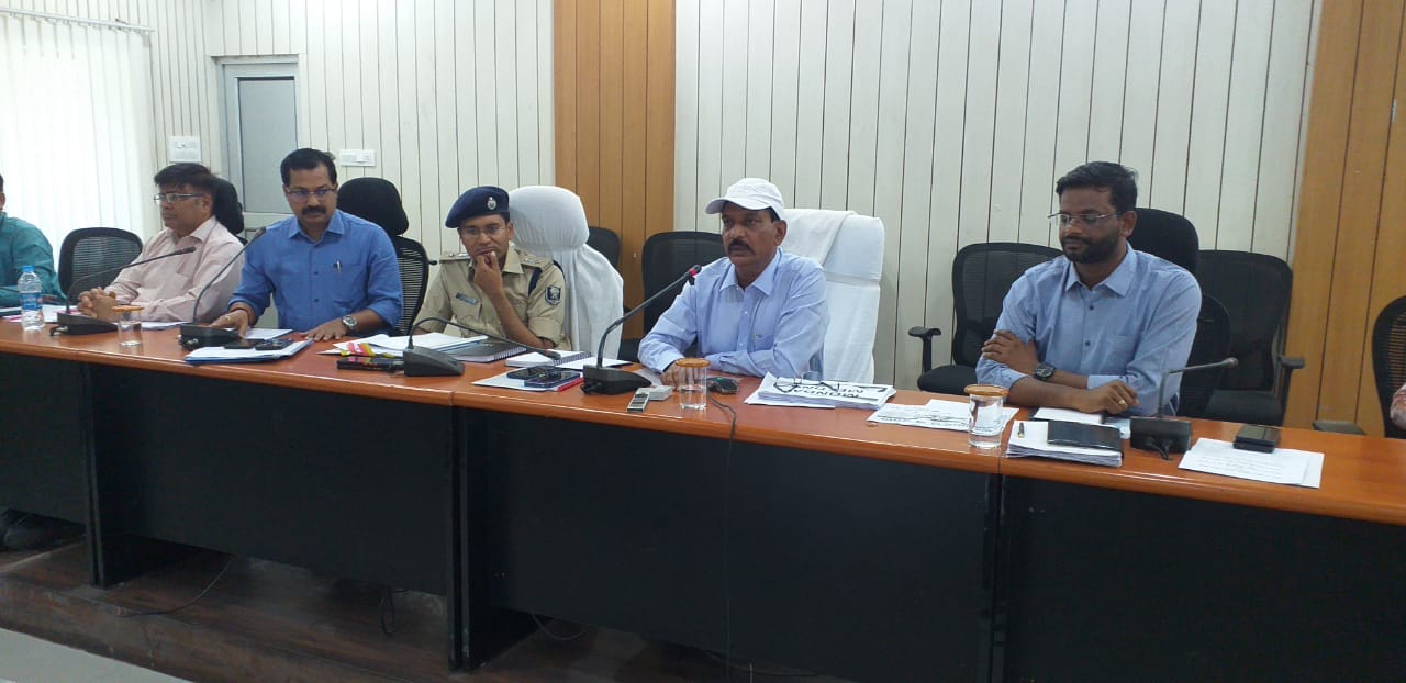 Bihar News शांतिपूर्ण एवं सौहार्दपूर्ण वातावरण में ईद पर्व को सम्पन्न कराने को लेकर सजग एवं सतर्क रहें प्रशासनिक एवं पुलिस अधिकारी : जिलाधिकारी