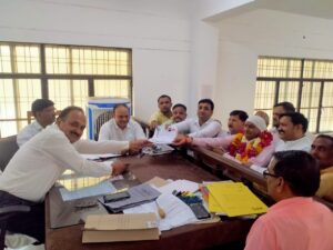 Agra News: निकाय चुनाव के लिए प्रत्याशियों ने ठोकी ताल