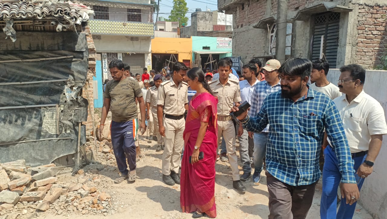 Bihar News डेढ़ करोड़ से बन रही झिलिया के पीसीसी सड़क में बाधक बने अतिक्रमण को महापौर ने हटवाया