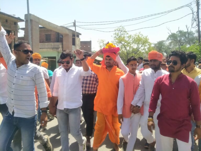 अम्बेडकर नगर न्यूज  : राधेश्याम पांडेय के नेतृत्व में प्रेमलता गिरी ने लाव लश्कर के साथ किया नामांकन 