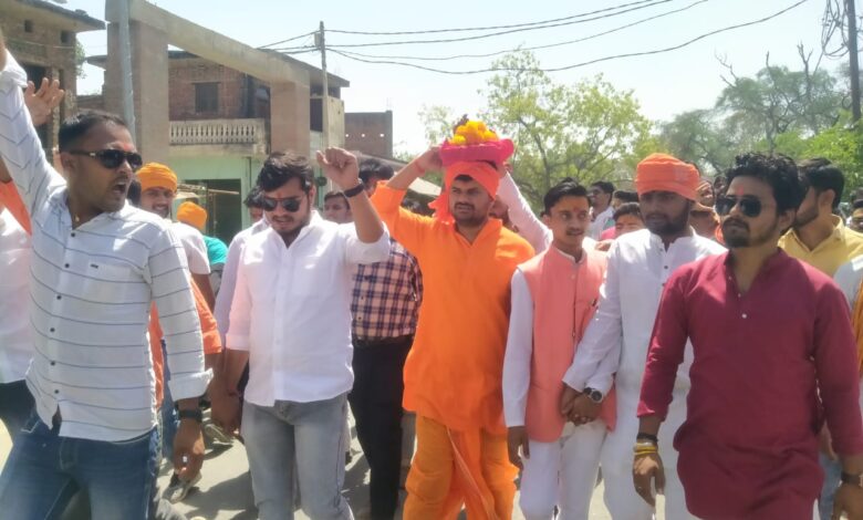 अम्बेडकर नगर न्यूज  : राधेश्याम पांडेय के नेतृत्व में प्रेमलता गिरी ने लाव लश्कर के साथ किया नामांकन 