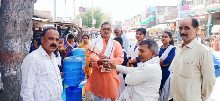 Ambedkar Nagar News: National Service Scheme volunteers provided free drinking water to passers-by