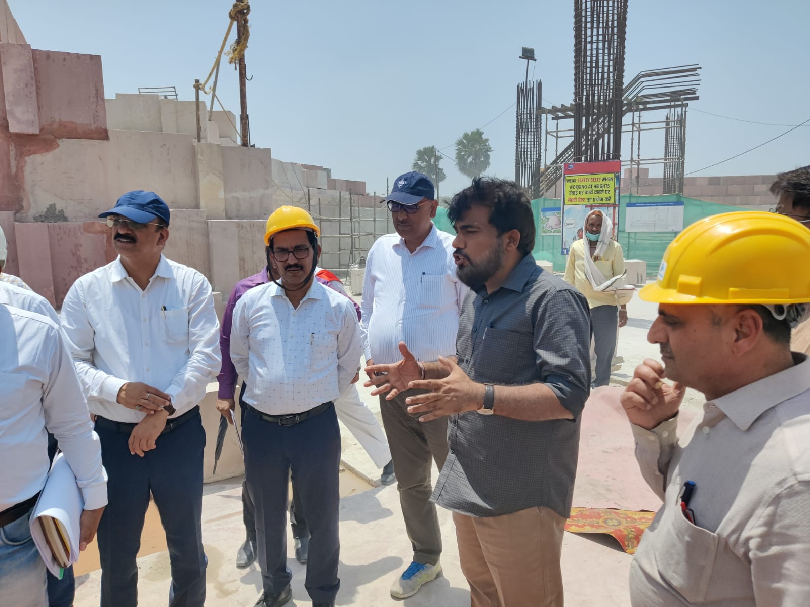 Bihar News--District Magistrate re-inspected Buddha Samyak Darshan Museum and Buddha Smriti Stupa under construction in Vaishaligarh