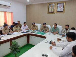 Agra News : पुलिस कमिश्नर व जिलाधिकारी की अध्यक्षता में आगामी त्योहारों के दृष्टिगत पीस कमेटी की बैठक हुई सम्पन्न