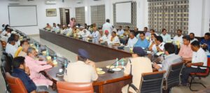 Prayagraj News :पुलिस आयुक्त एवं जिलाधिकारी की अध्यक्षता में ‘ईद-उल-फितर’ एवं परशुराम जयंती पर्व को सकुशल सम्पन्न कराने के लिए धर्म गुरूओं के साथ बैठक सम्पन्न
