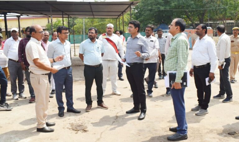 Prayaagraj News :जिलाधिकारी ने मतगणना स्थल पर साफ-सफाई, विद्युत, पार्किंग सहित अन्य आवश्यक व्यवस्थायें सुनिश्चित करने के दिए निर्देश
