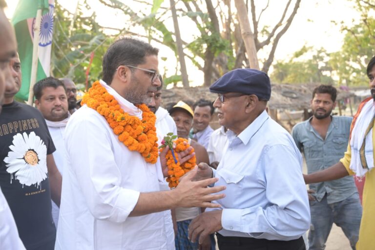 Bihar News नीतीश कुमार ने अपने कार्यकाल में बिहार को सिर्फ दो चीजें दी है - एक शराब माफिया और दूसरा बालू माफिया, बिहार में इनका ही राज चल रहा है: प्रशांत किशोर