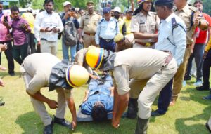 Prayaagraj News :जिलाधिकारी की अध्यक्षता में जनपद स्तरीय अग्नि सुरक्षा पर माॅक एक्सरसाइज का किया गया आयोजन