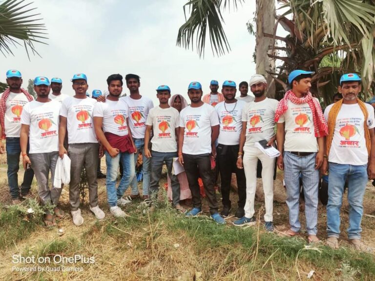 अम्बेडकर नगर न्यूज : निर्दलीय प्रत्याशी प्रेमलता गिरि ने अपने टीम के साथ नगर पंचायत क्षेत्र में किया जनसंपर्क 